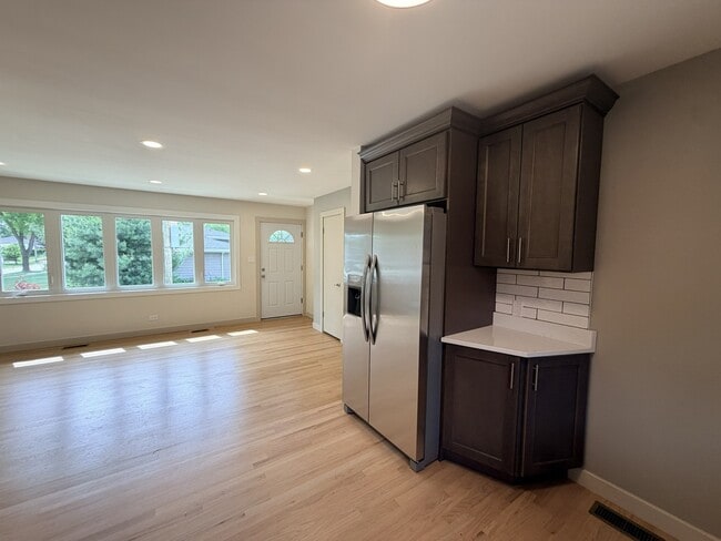 Building Photo - 624 Prairie Ave
