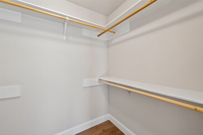 Building Photo - 5530 Oak Falls Dr