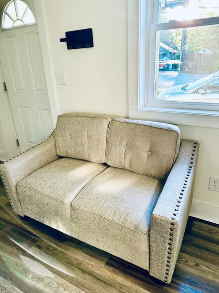 Building Photo - 401 Cedar Lane Rd