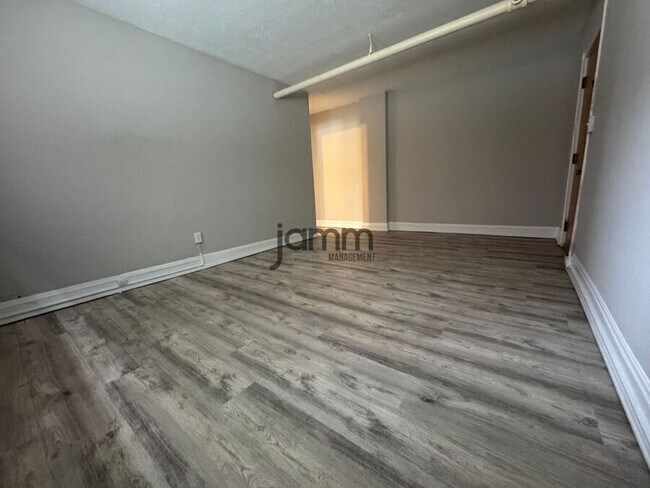 Building Photo - 2773 Hampshire-Unit 3