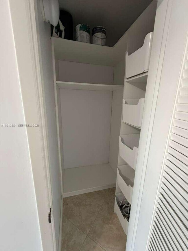 Building Photo - 3208 Colony Club Rd