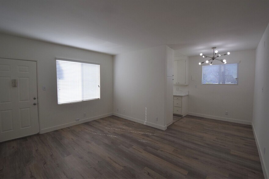 Building Photo - 4565 Hazeltine Ave