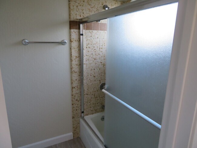 Building Photo - 3 bedroom, 2 bathroom in Scotts Valley