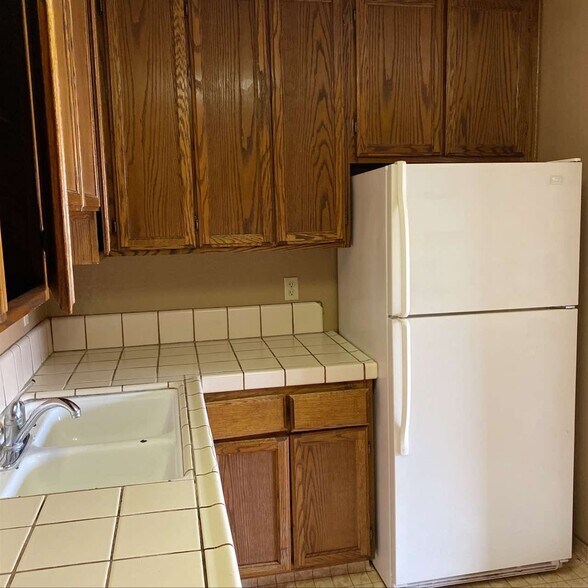 Building Photo - 1981 Park Ave