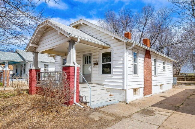 Building Photo - Cozy 2 Bedroom 1 Bathroom Home