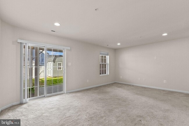 Building Photo - 5345 Tweeddale Pl