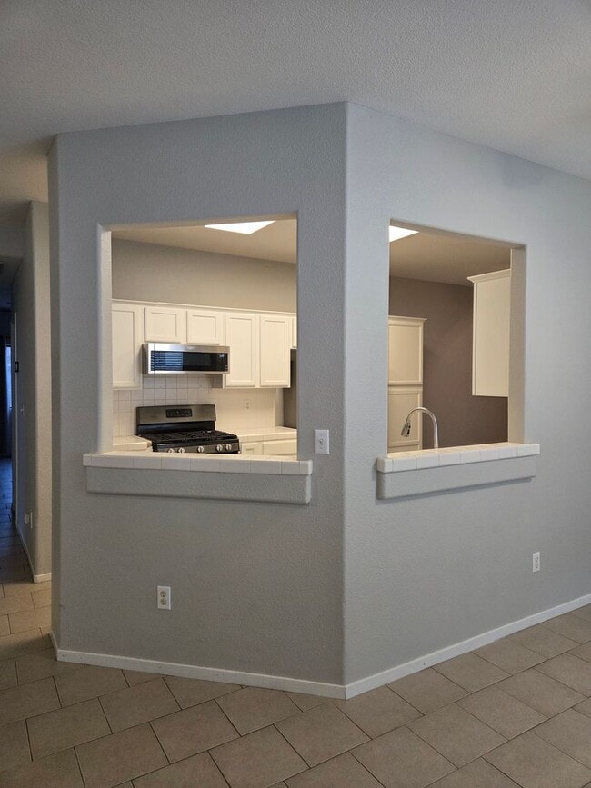 Building Photo - 1073 W Northstar Dr