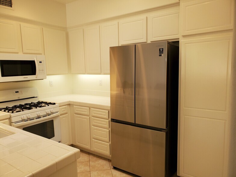 Building Photo - 2676 Dietrich Dr
