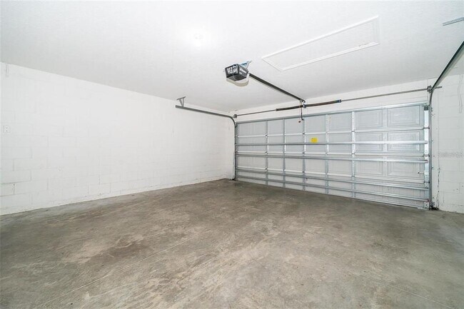Building Photo - 337 Alfani St
