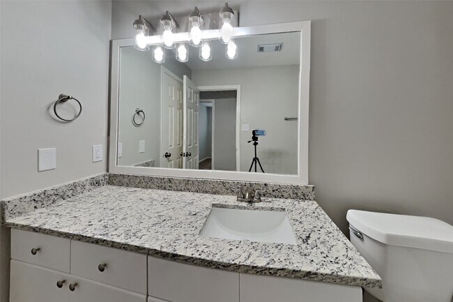 Building Photo - 12827 Deer Cove Ln