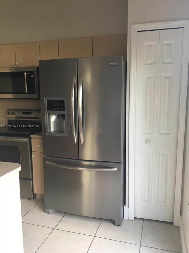 Building Photo - 10803 NW 83rd St