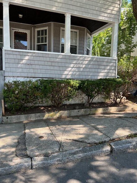 Building Photo - 35 Upland Rd