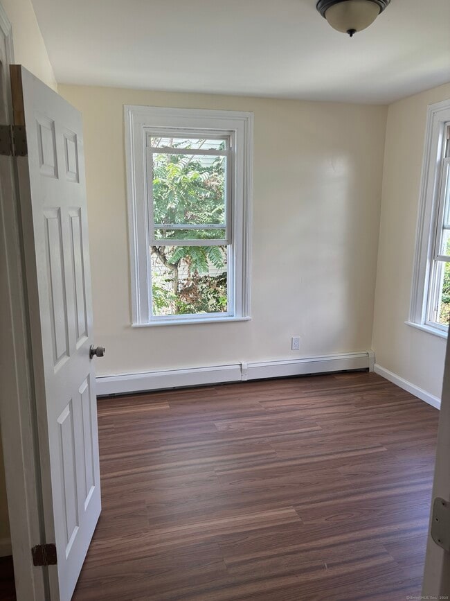 Building Photo - 219 Newfield Ave