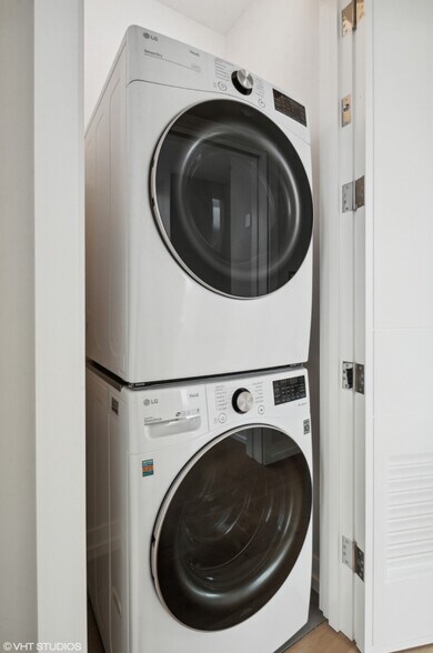 Building Photo - 909 W Washington Blvd