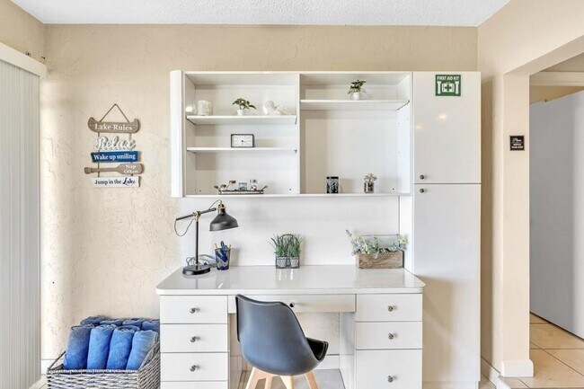 Building Photo - Beautiful 3-Bedroom, 2-Bath Villa with Lak...