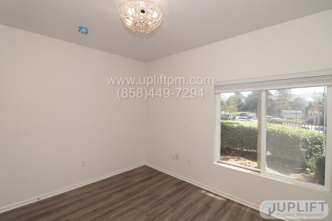 Building Photo - 3 Bed, 2 Bath Condo Near the Beach