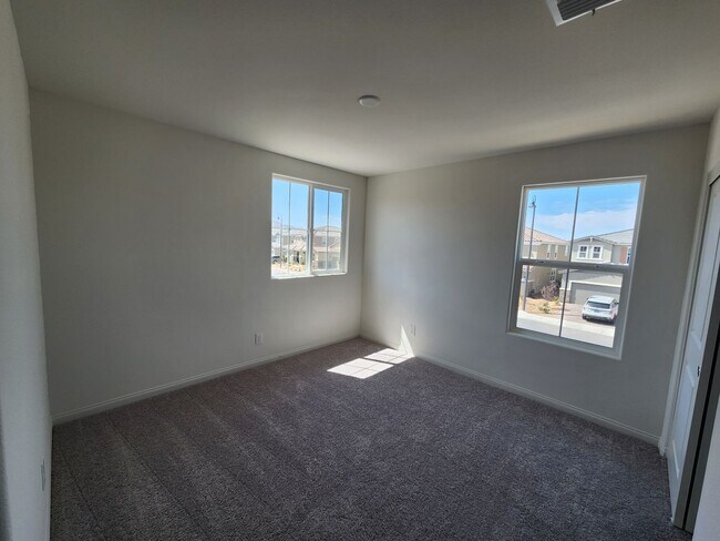 Building Photo - Gorgeous 3bed/2.5bath/2Car home located in Insirada