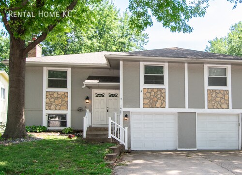 Primary Photo - Roomy duplex w/ Finished Lower Level + Fen...
