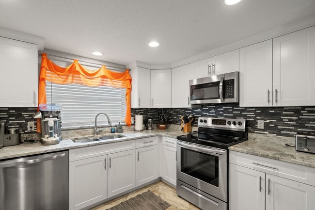 Building Photo - 7240 Westwind Dr