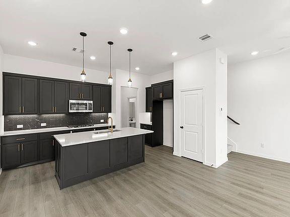 Building Photo - 713 Kerrville Ln