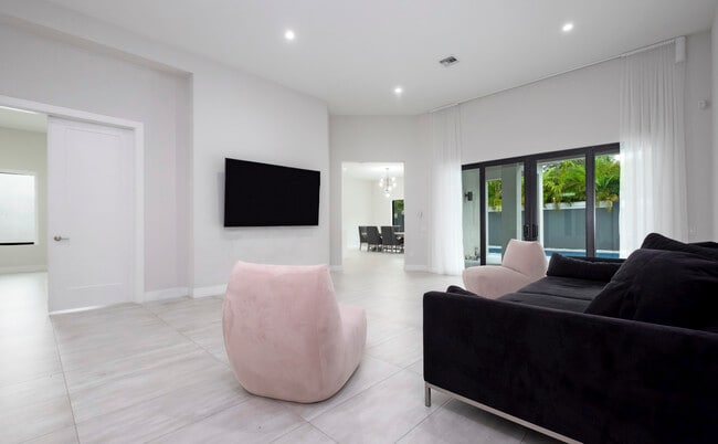 Building Photo - 5663 Brookfield Cir