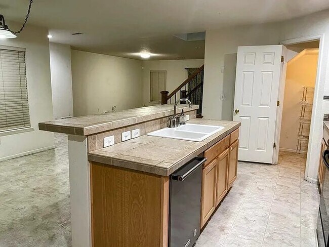 Building Photo - 12833 Mayfair Way