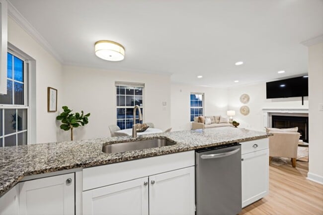 Building Photo - 3 bed, 2 bath home!