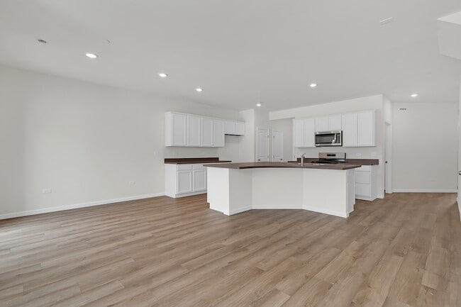 Building Photo - 5918 Hawkweed Dr