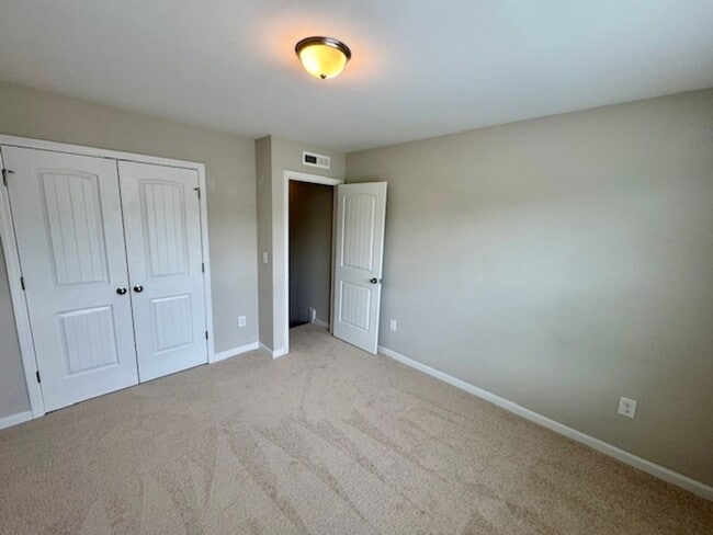 Building Photo - Heather Park Townhomes
