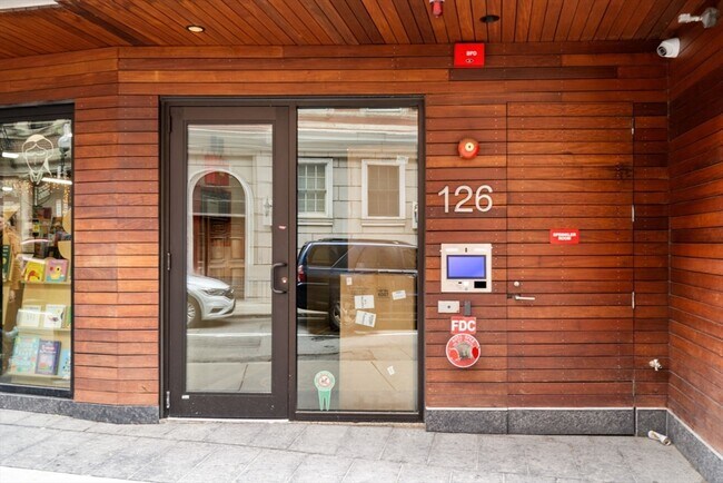 Building Photo - 126 Salem St