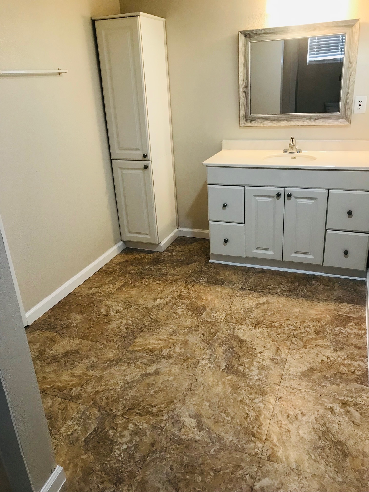 Large Master Bathroom - 5015 Santee St