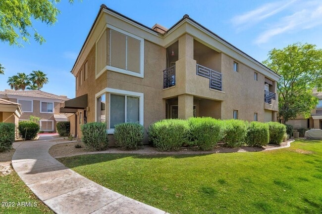 Building Photo - 1411 E Orangewood Ave