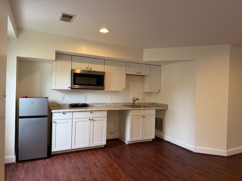 Building Photo - 188 Executive Cir