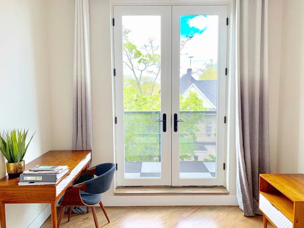 Building Photo - Furnished room/NOT APARTMENT