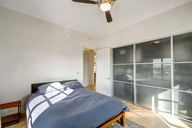 Building Photo - 109 N Sycamore Ave