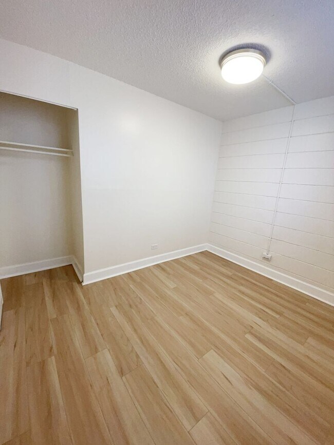 Building Photo - Nalanui Hale - 2 bed, 1 bath, 1 parking