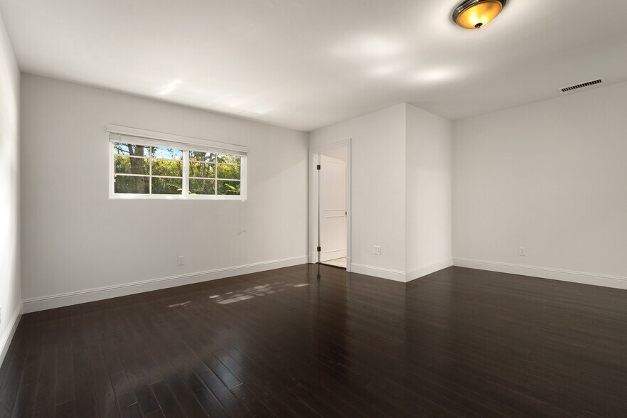 Building Photo - 519 N Rexford Dr