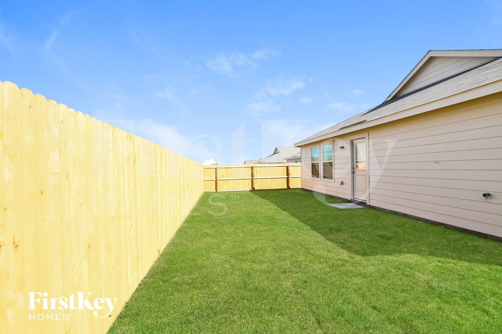 Building Photo - 1061 Crestview Dr