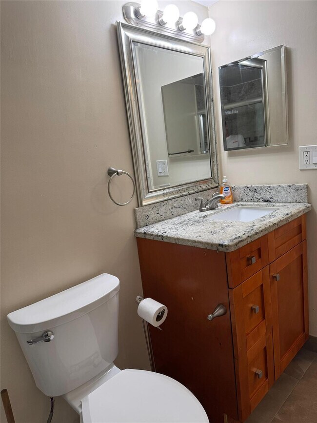 Building Photo - 1407 NE 56th St