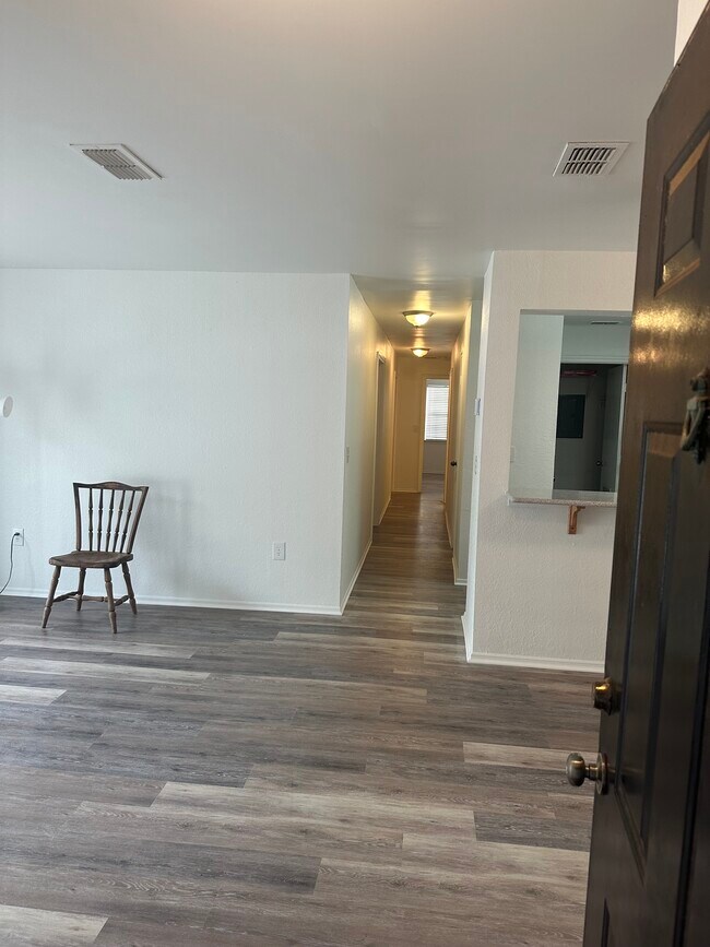 Building Photo - 3705 SW 27th St