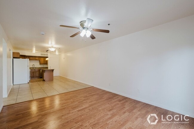 Building Photo - 1044 E 400 S