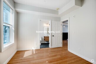 Building Photo - 27 Linden St