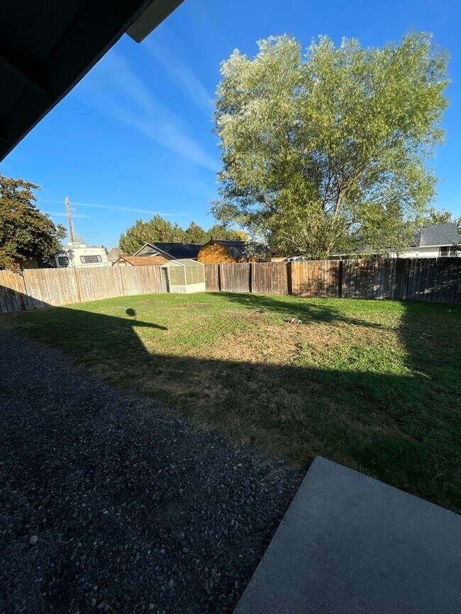 Building Photo - 3 Bedroom / 2 Bathroom Home in SW Redmond - PENDING APPLICATION