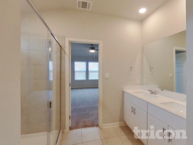 Building Photo - 13681 Paxton Blvd