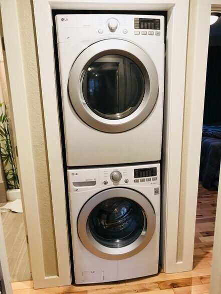 Building Photo - 2342 Folsom St