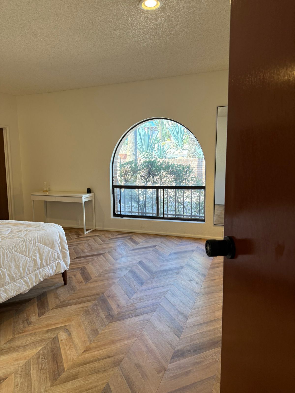 Building Photo - 1402 E Big Rock Rd