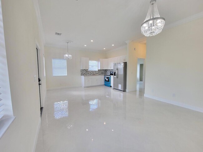 Building Photo - 4649 Lillian Ave