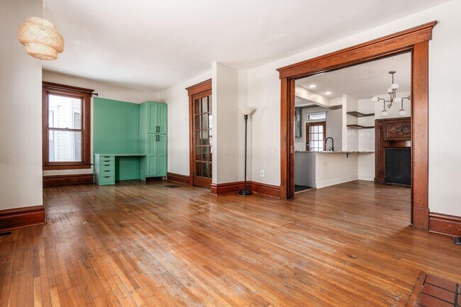 Building Photo - 415 W 5th Ave