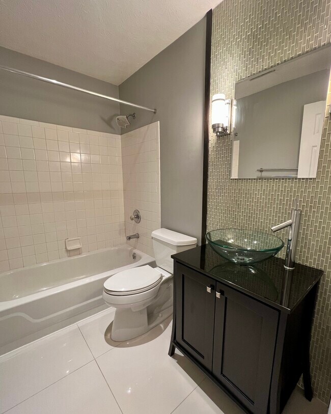 Building Photo - 8859 Eagleview Dr