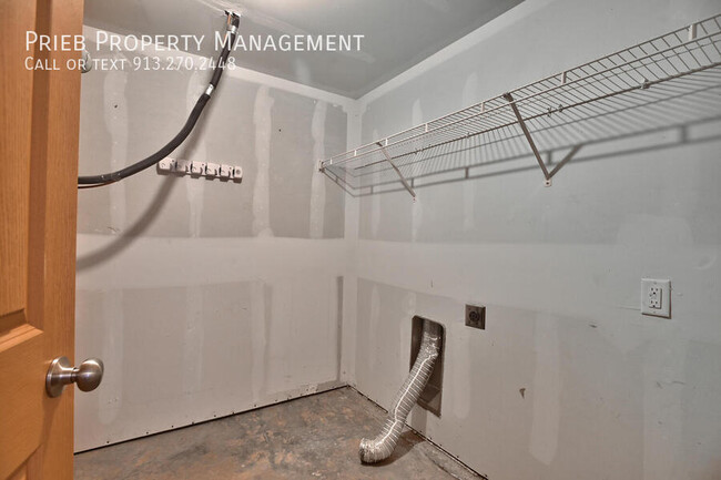 Building Photo - 807 S Woodson Ct